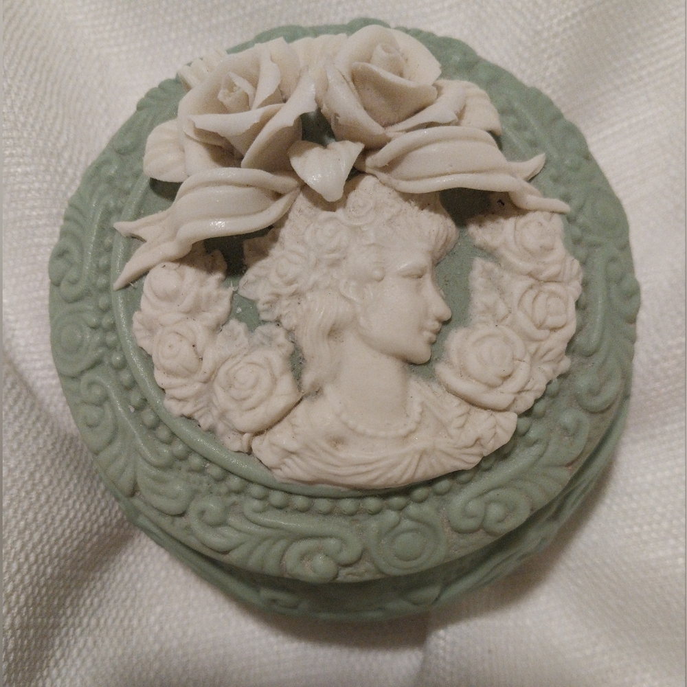 Vintage Green and Ivory Jasperware Cameo Trinket Box
